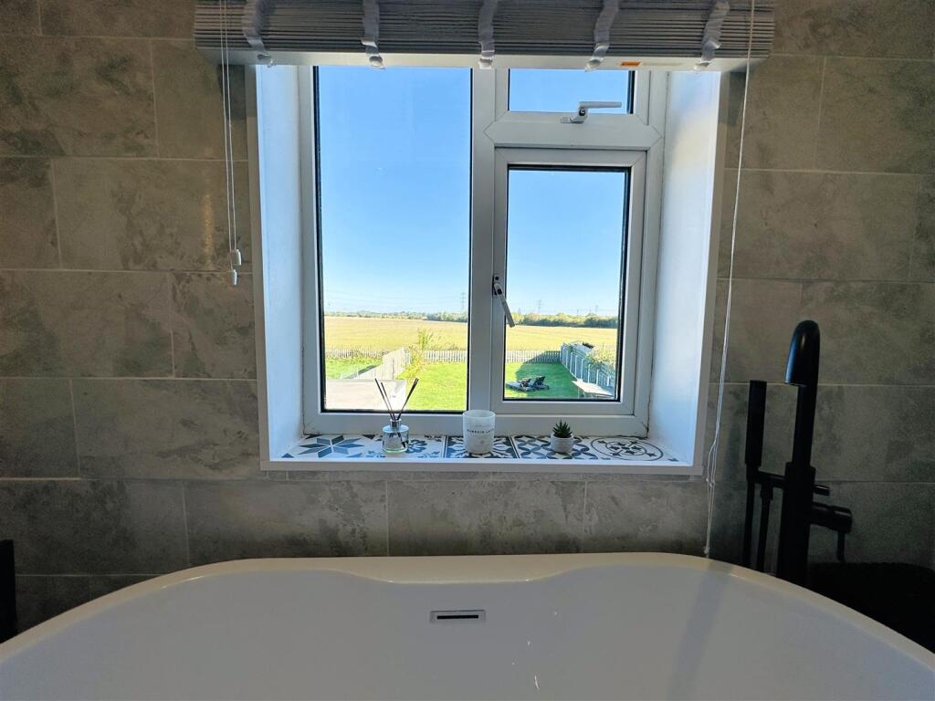 bathroom 1.jpg