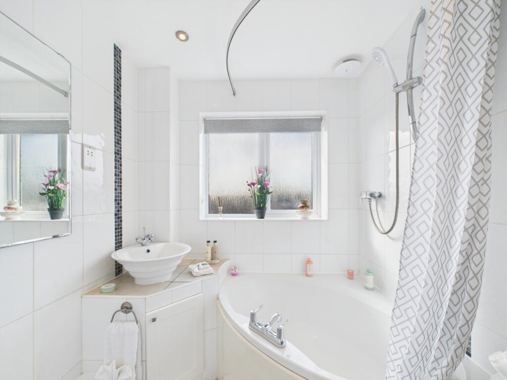 CAM02023G0-PR0127-STILL019