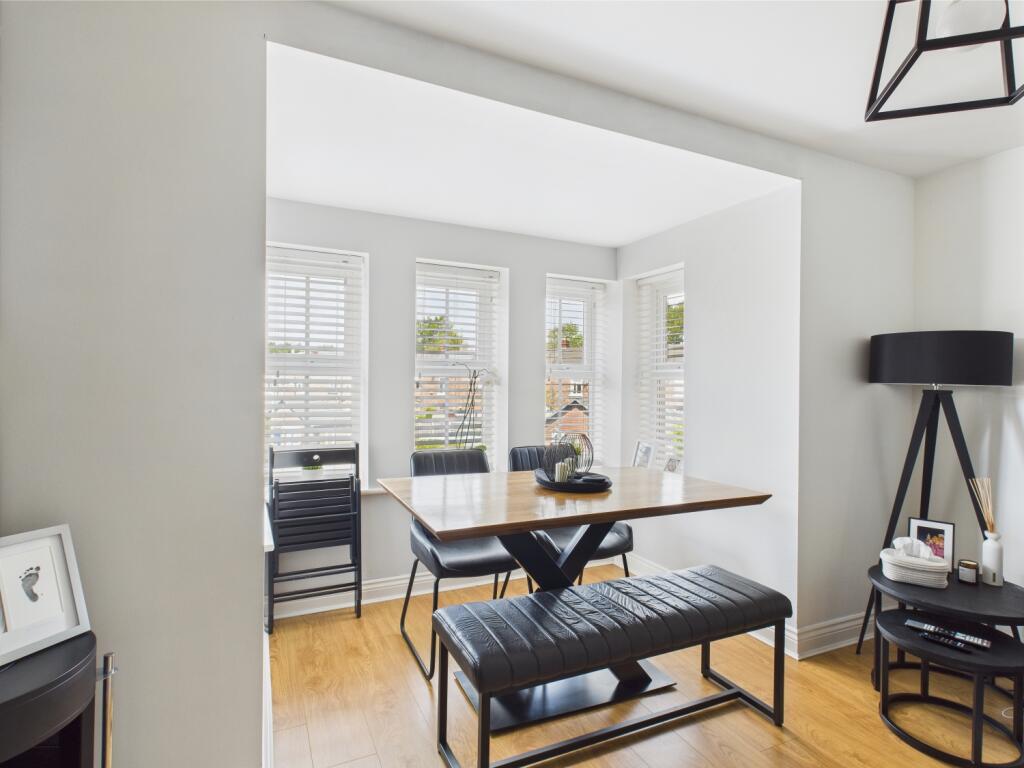 CAM03729G0-PR0040-STILL005