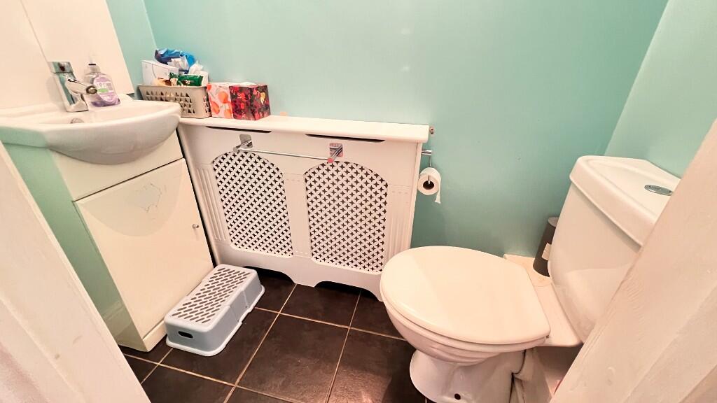 Cloakroom/w.c.