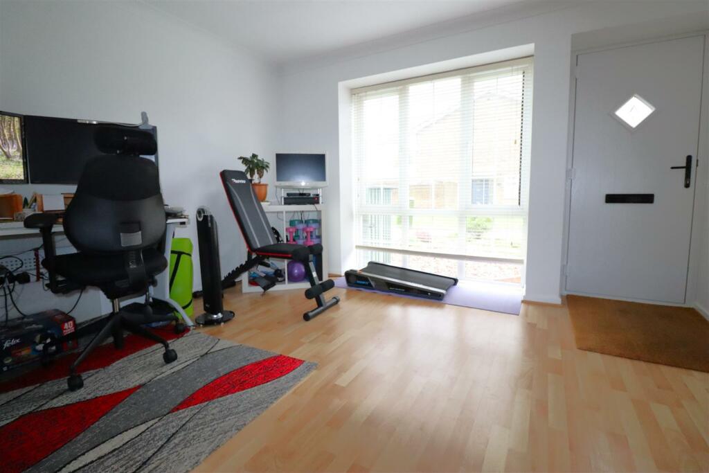 Lounge/ Dining Room