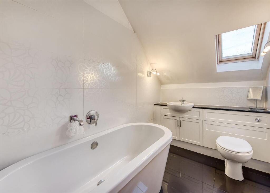 6 Engleton Lane-bathroom.jpg