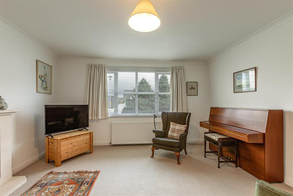 2 Waverley Gardens Darnick 09.JPG