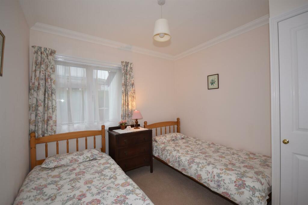 BEDROOM 2