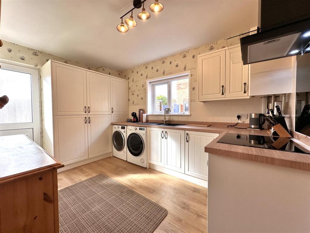 Contemporary Dining Kitchen 376