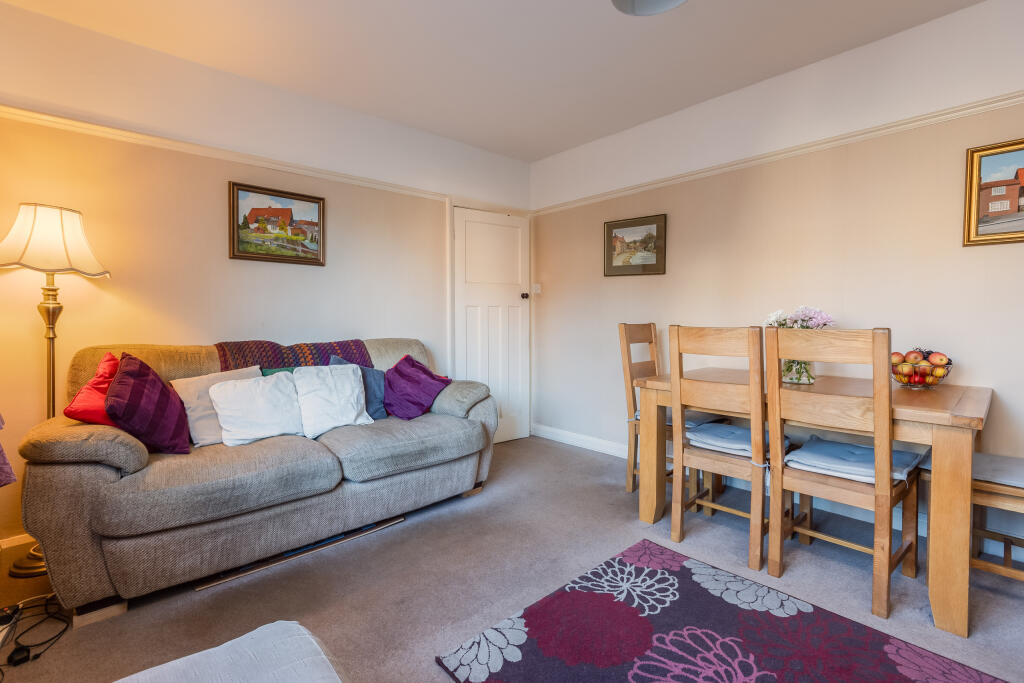 Town Street 4 Lounge-3