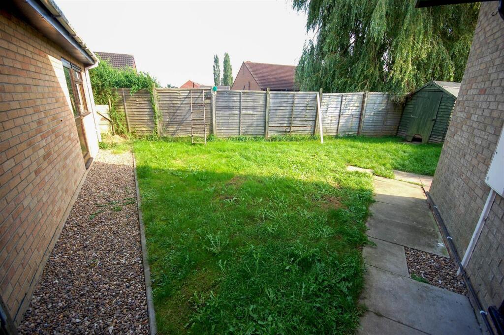 27 Larkspur Croft (9).JPG