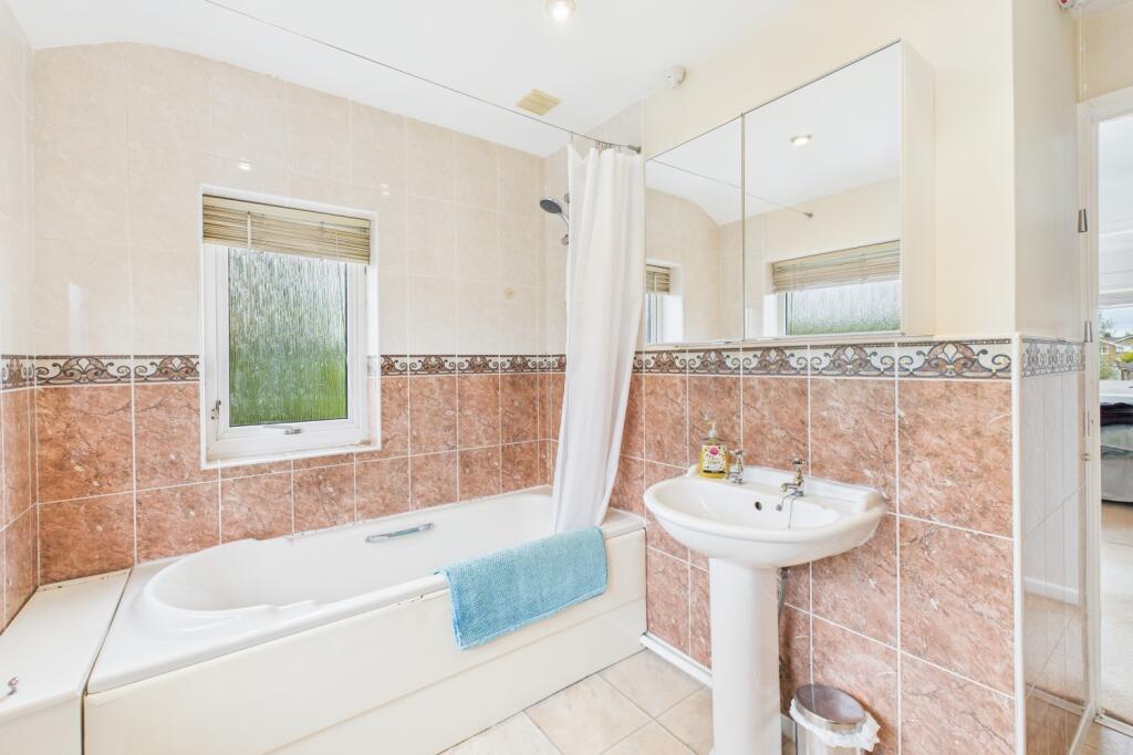 CAM03162G0-PR0244-STILL027