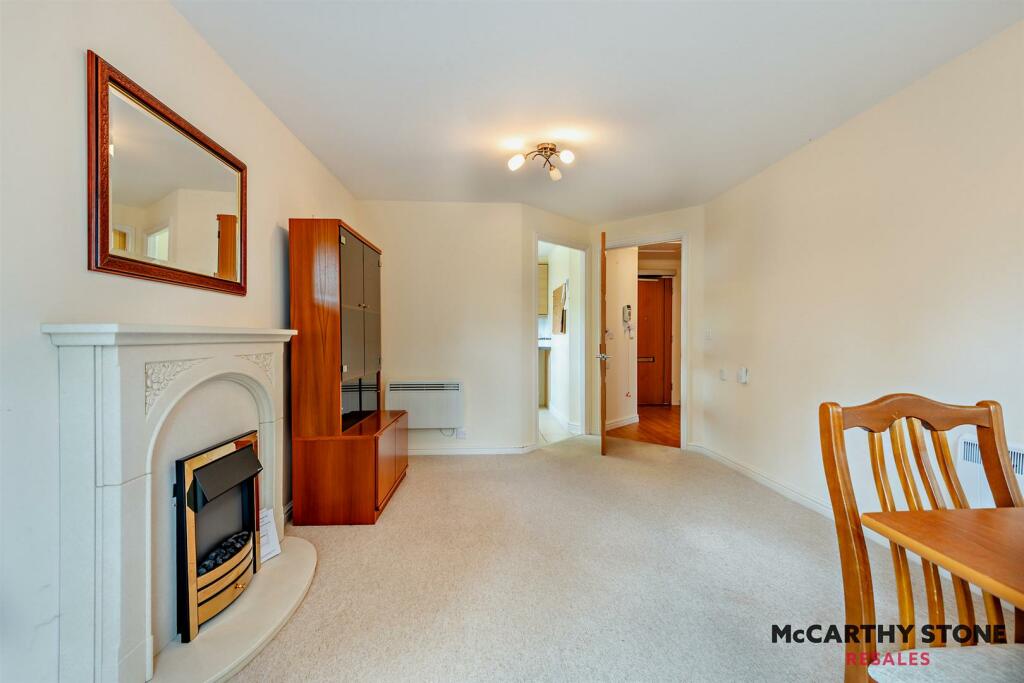 8608949-interior18-800.JPG