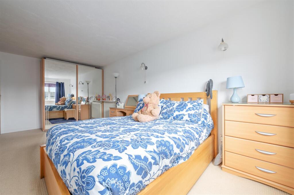 7 Fairley Court 025.JPG