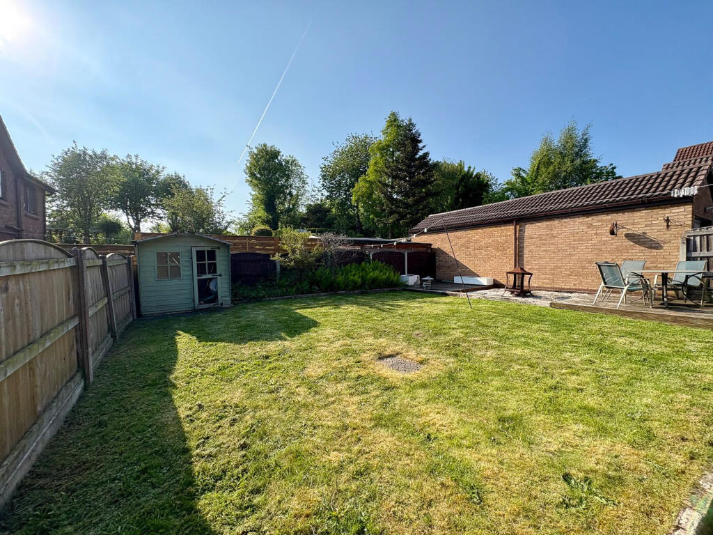 87 Sunningdale Rear 2.jpg