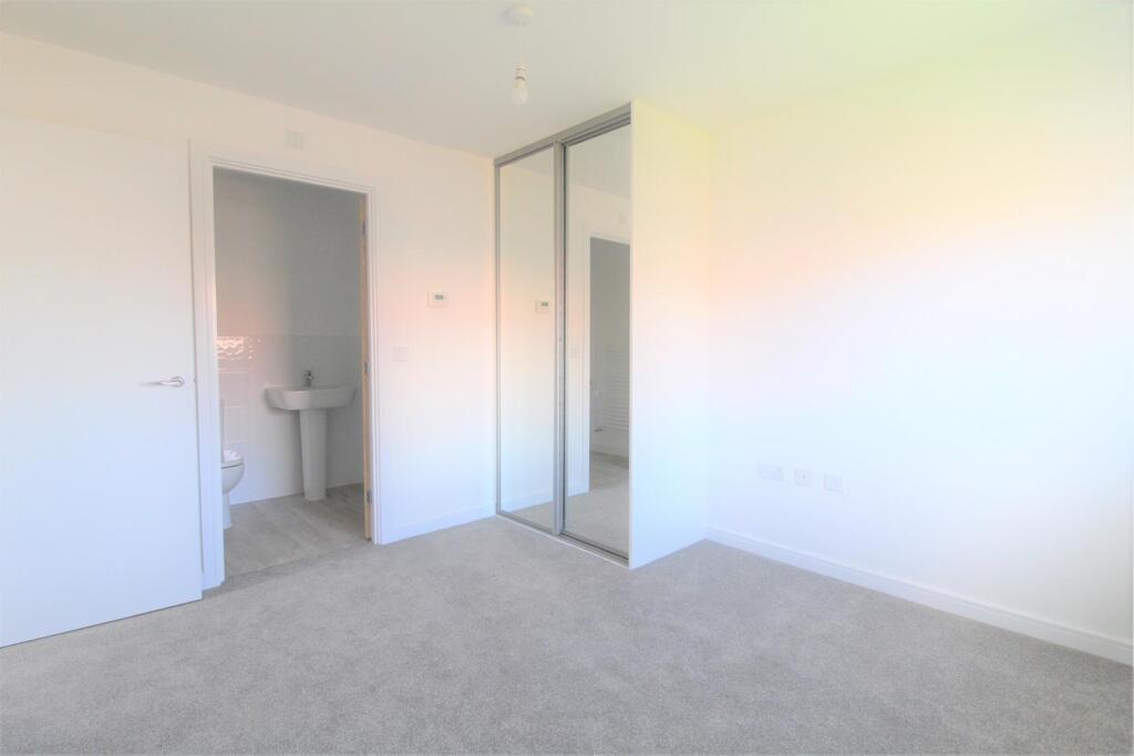 Master Bedroom 2.jpg