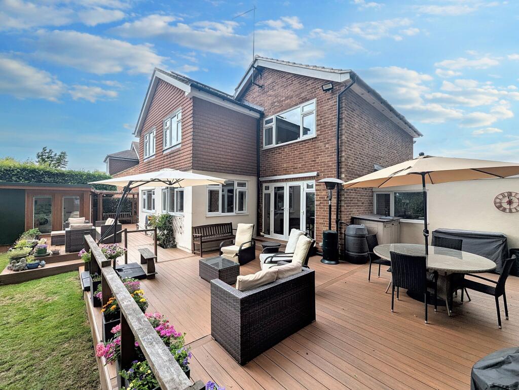 1 Hallsland Way, Oxted, Surrey, RH8 9AL