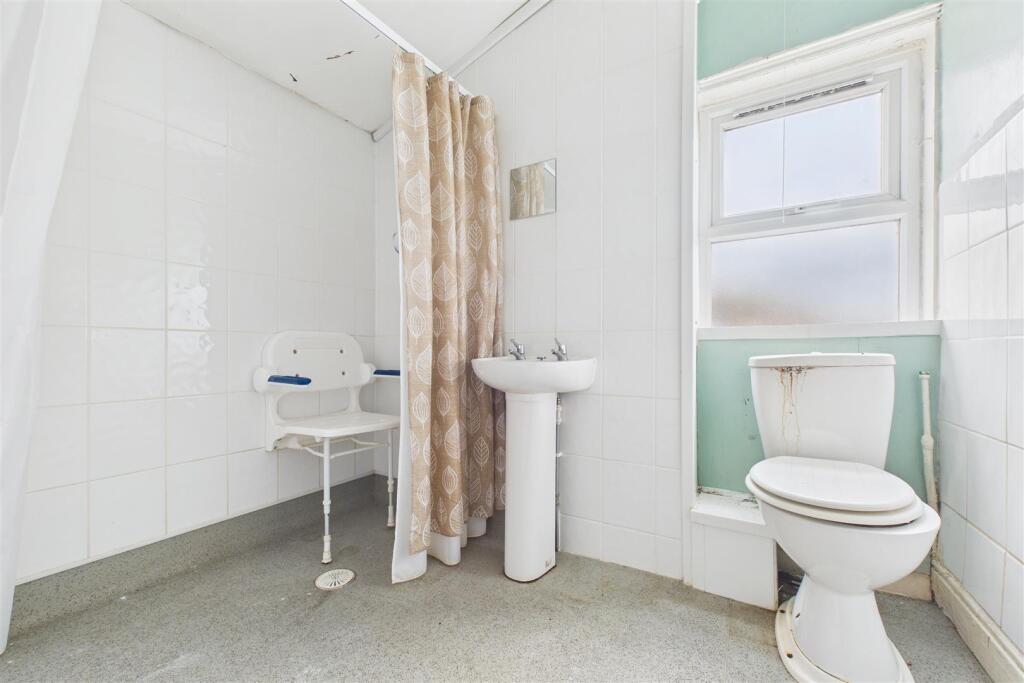 13 Wellington Avenue Montpelier, Bristol BS6 5HP |