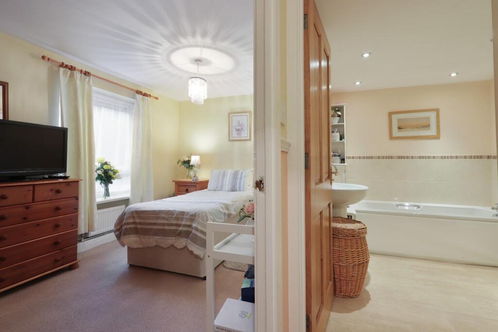 BEDROOM 2