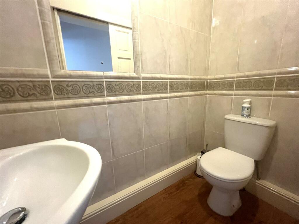 Downstairs WC.JPG