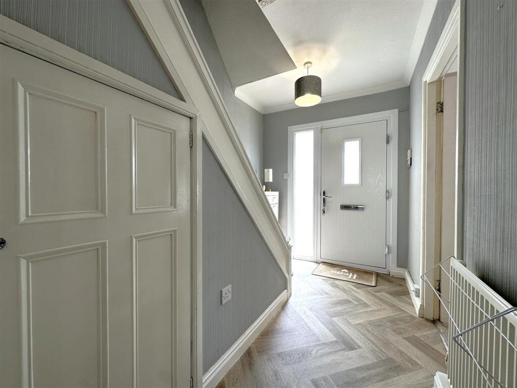 Inviting Entrance Hall 802