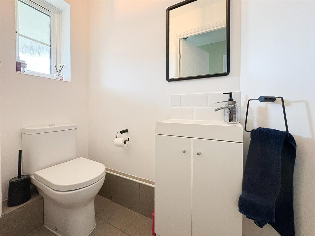 CLOAKROOM-1.jpg