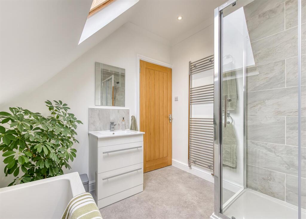 75 Birches Road-bathroom2.jpg