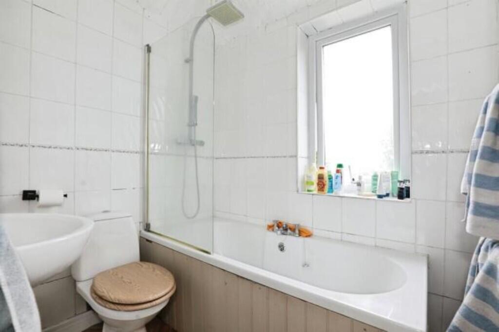 1885_NRT107941_IM...