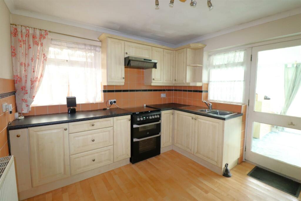 KITCHEN 1.JPG