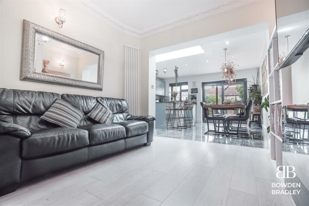 Living Room 2 (A).jpg