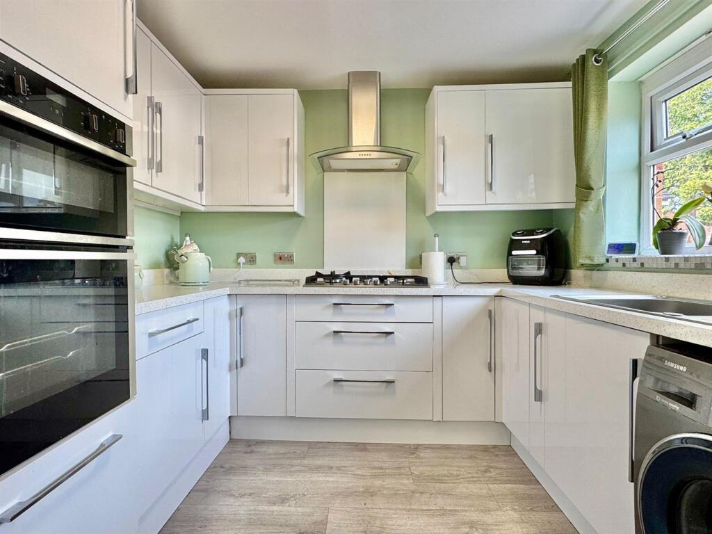Kitchen (1).jpg