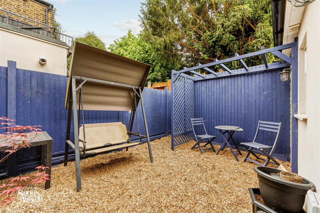 GFF 38 Lawn Gardens gard 2.jpg