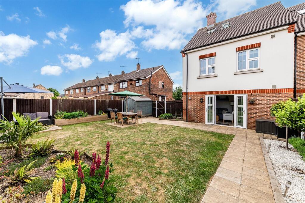 FIELDOAKS WAY (9).jpg