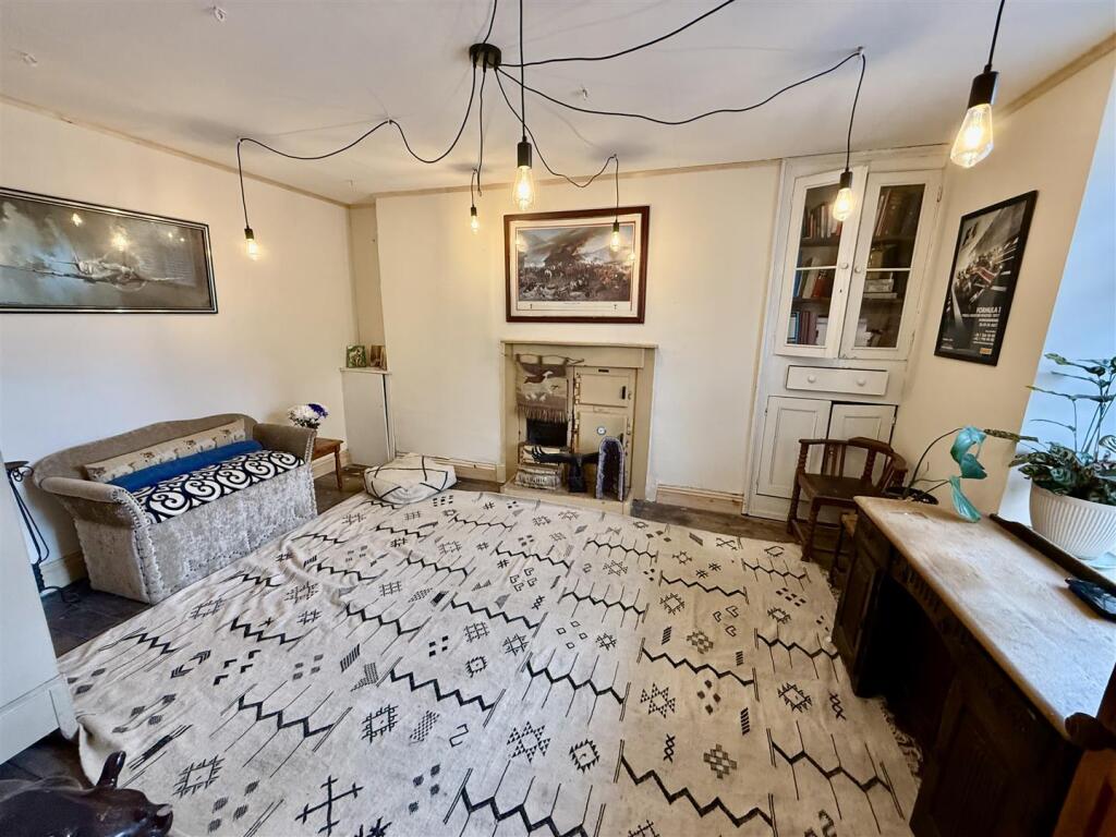 Bedroom 1 / Study