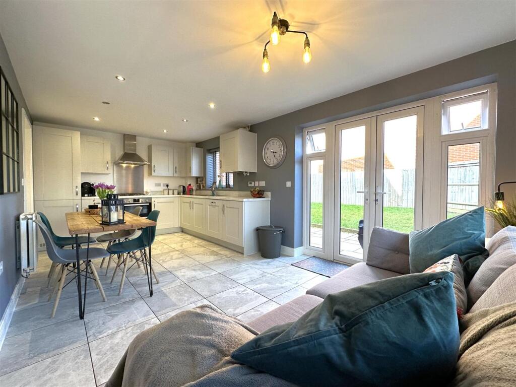 Open-Plan Living/Dining Kitchen 350