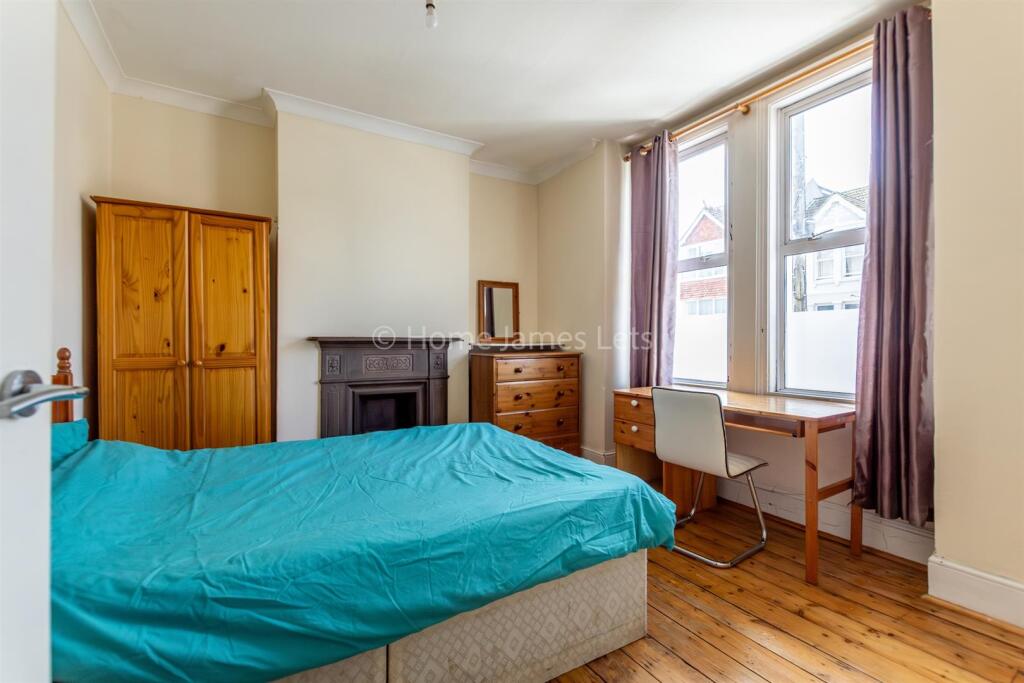 18713334 Bedroom(GFFront)-10.jpg