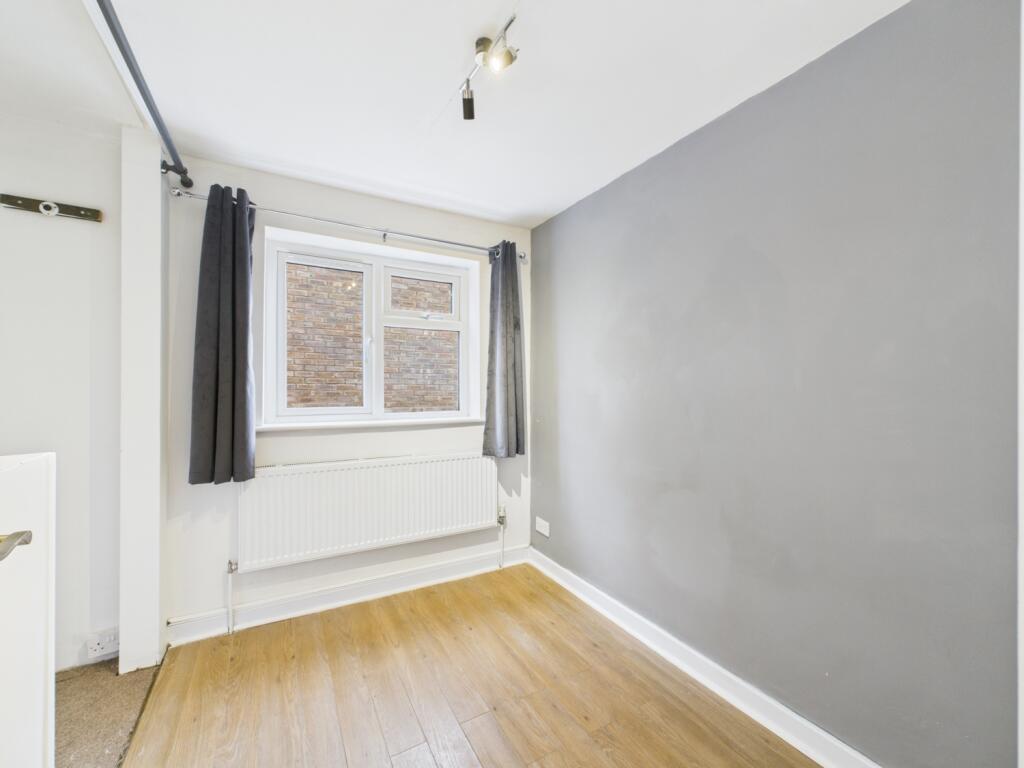 CAM01791G0-PR0202-STILL008