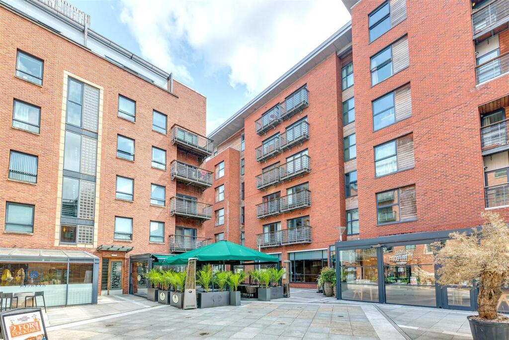 87 Hudson Gardens_3.jpg