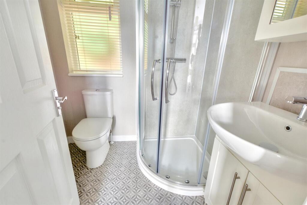 Ensuite.jpeg