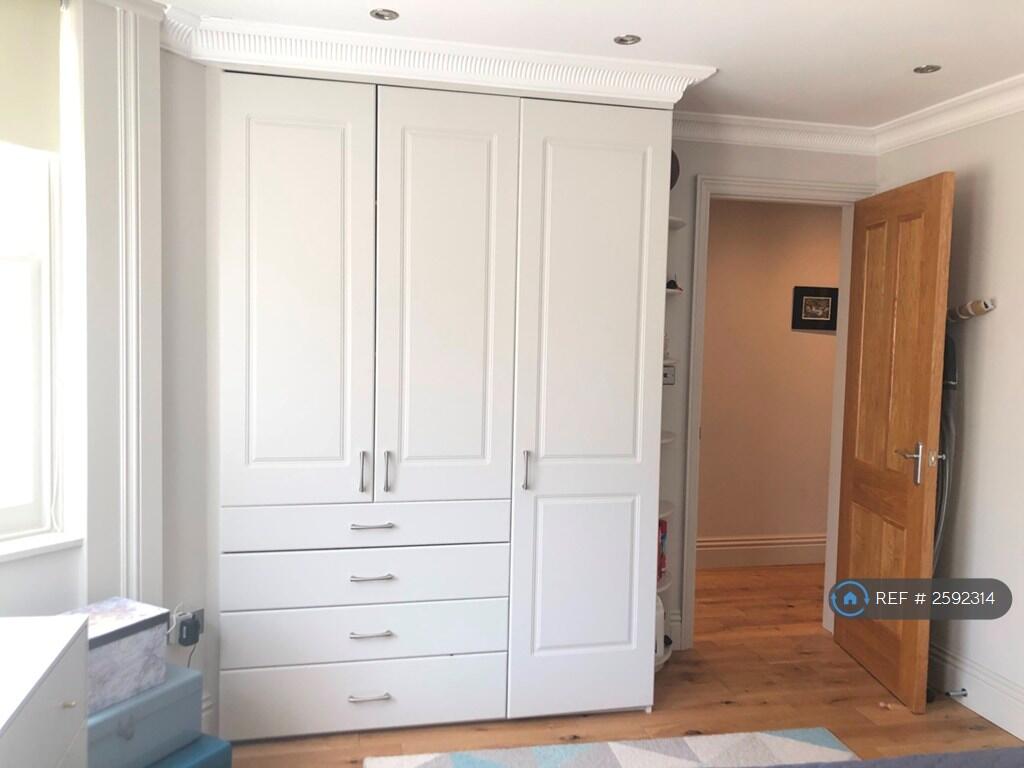 Main Bedroom - Built In Wardrobes