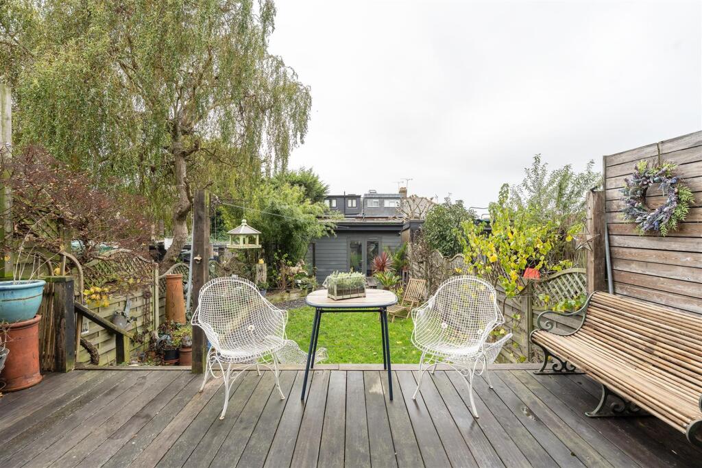 Beacontree Avenue, E17