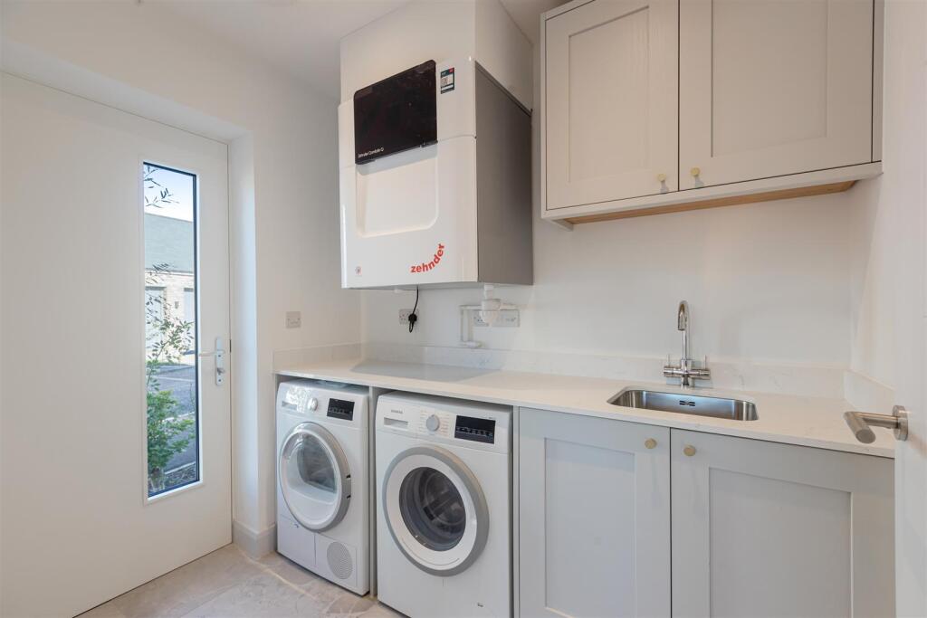 A49 - Ipplepen, New Homes at Rosemoor - 250922.jpg