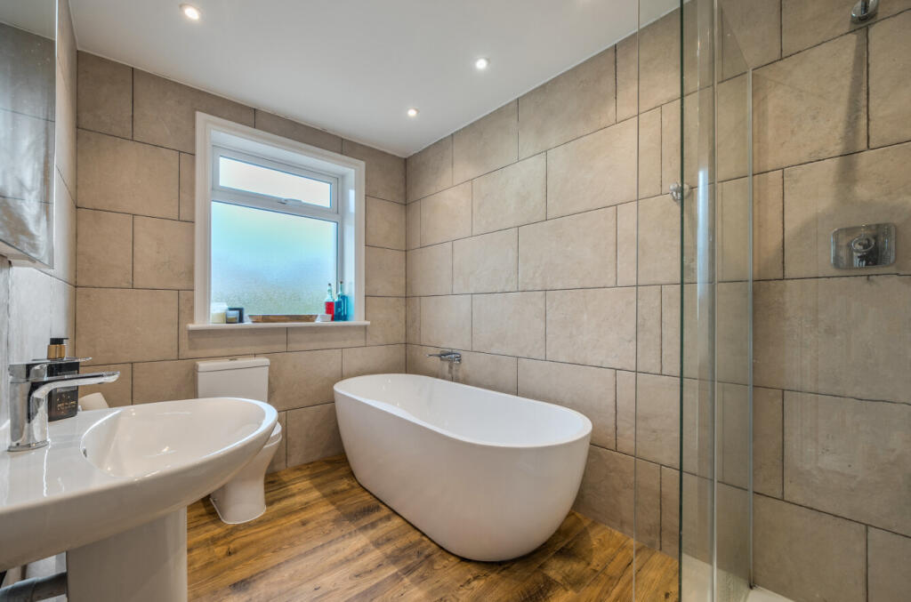 1370929-10-68f8c6...