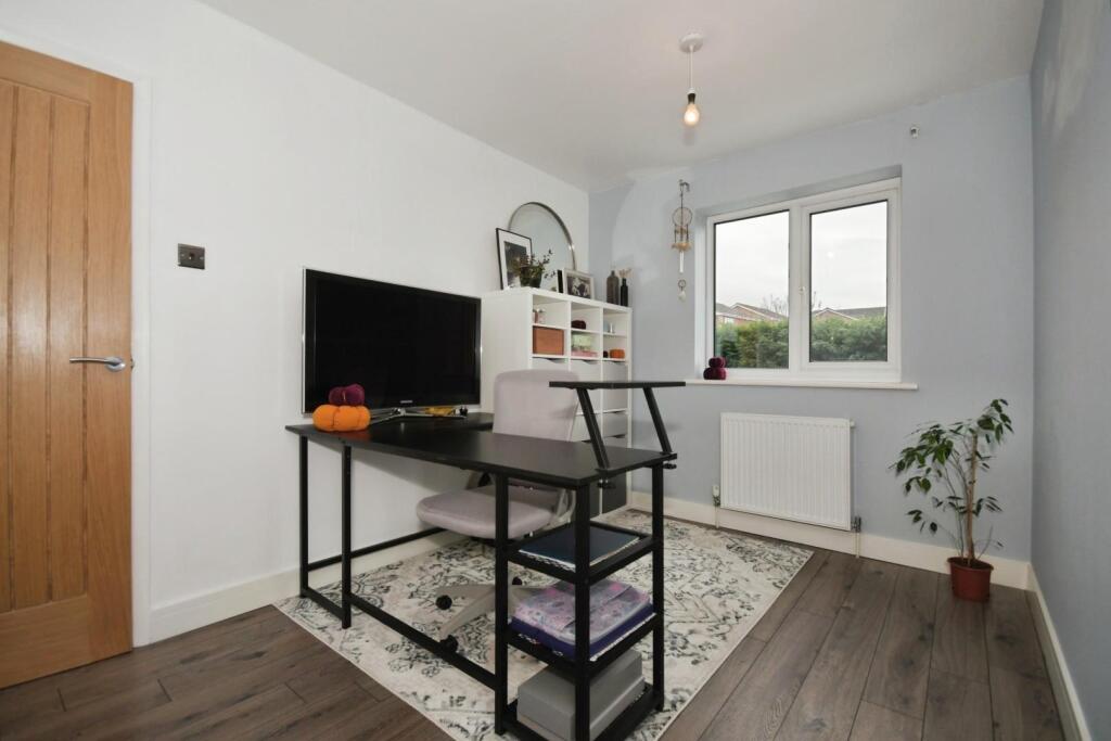 BEDROOM 1 02.jpg