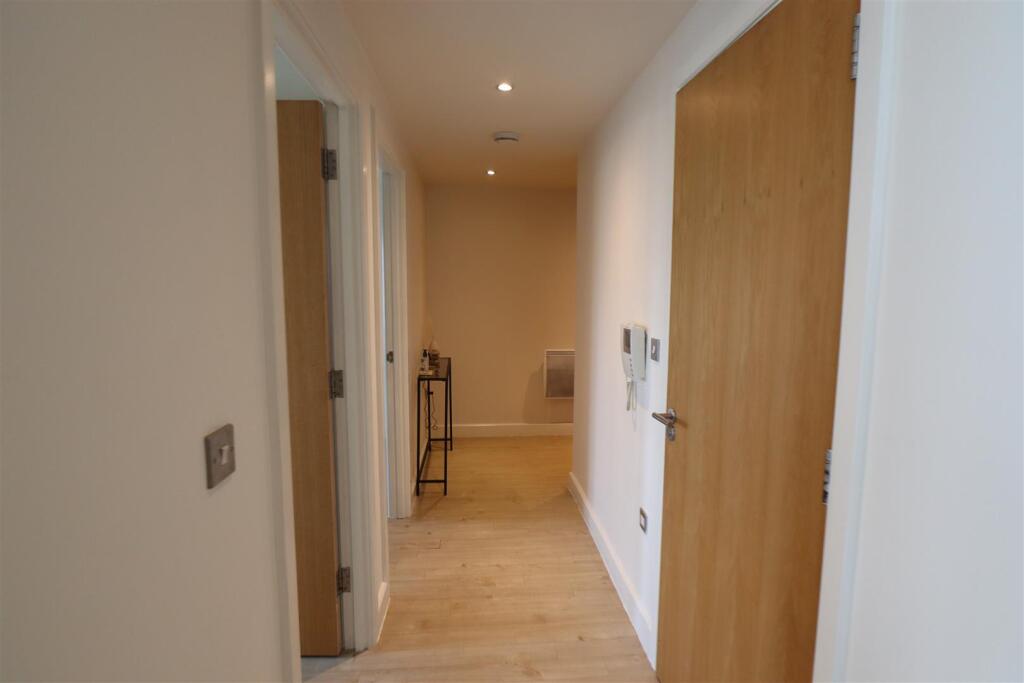 Hallway.JPG