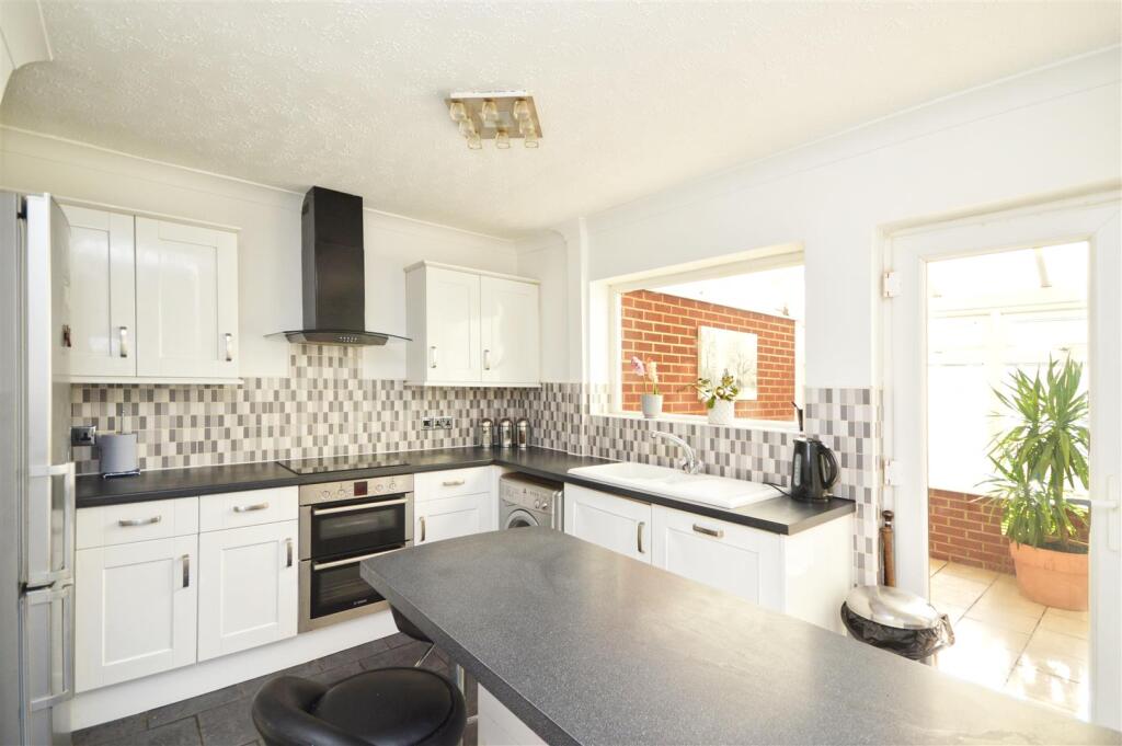 Kitchen / Breakfast Room