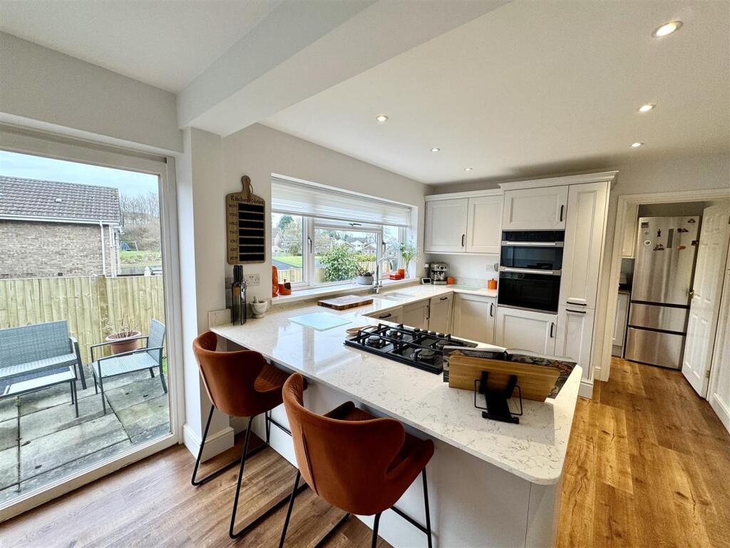 Kitchen 3.jpeg