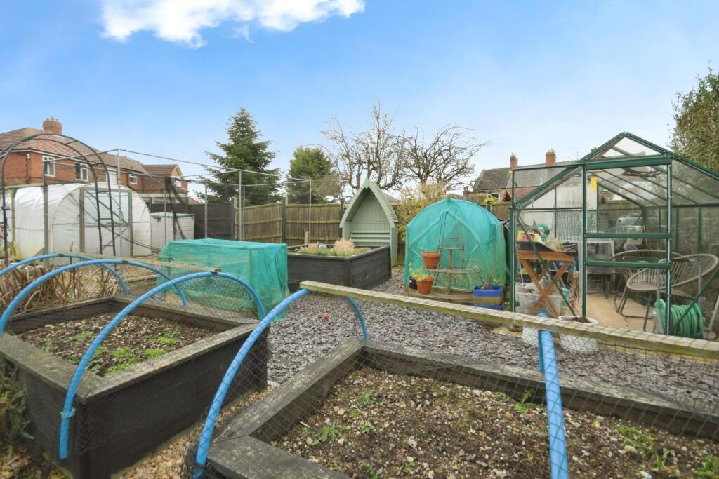 REAR GARDEN 14.jpg