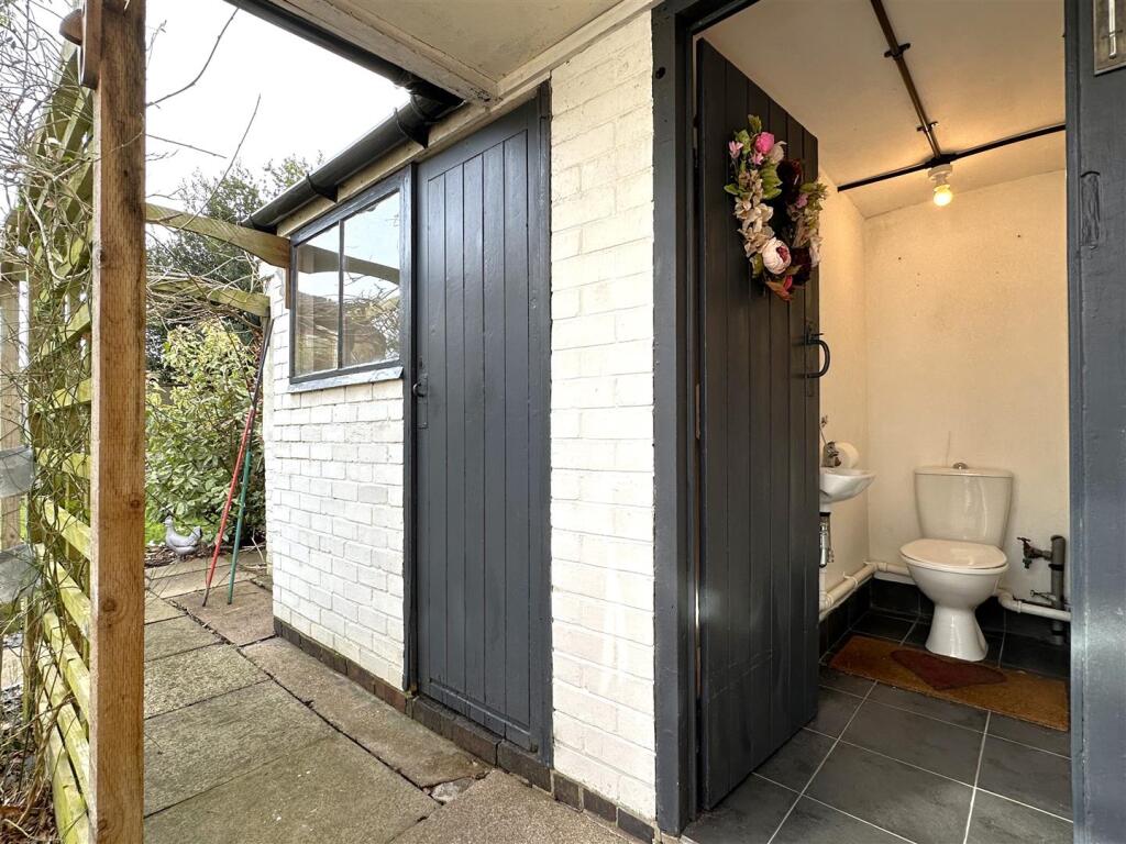 Outbuildings &amp; External W.C 016