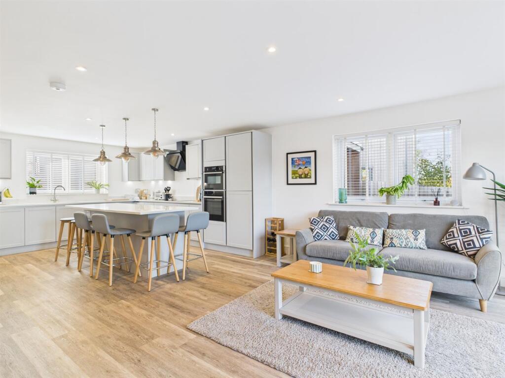 Walnut Grove, Bliss Gate, Rock