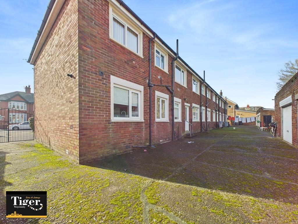 CAM02176G0-PR0496...