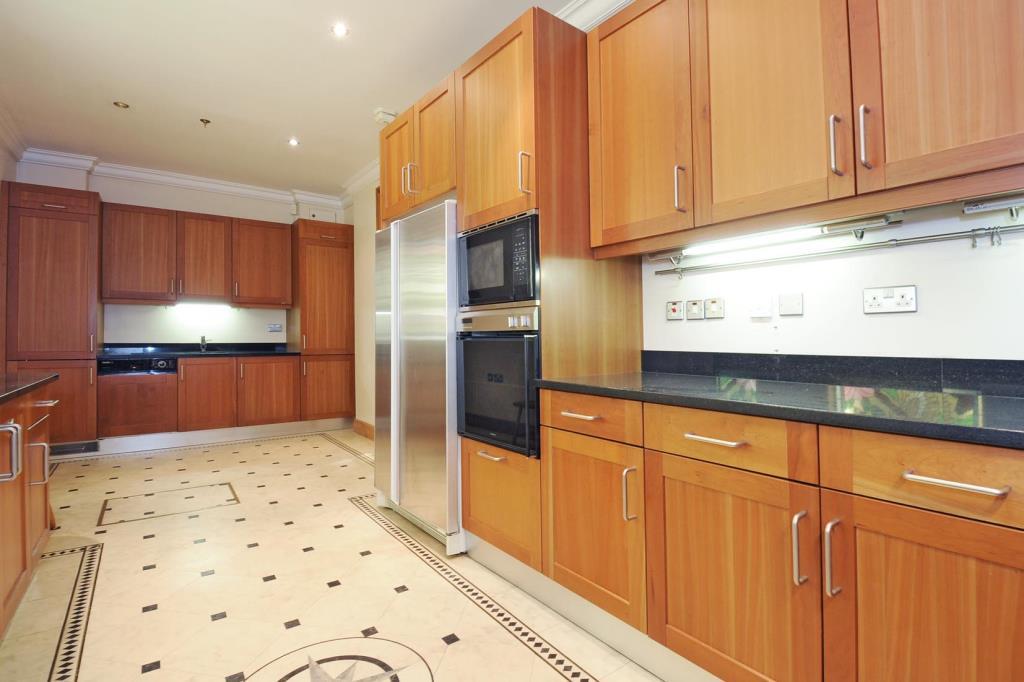 Kitchen (shot 2)