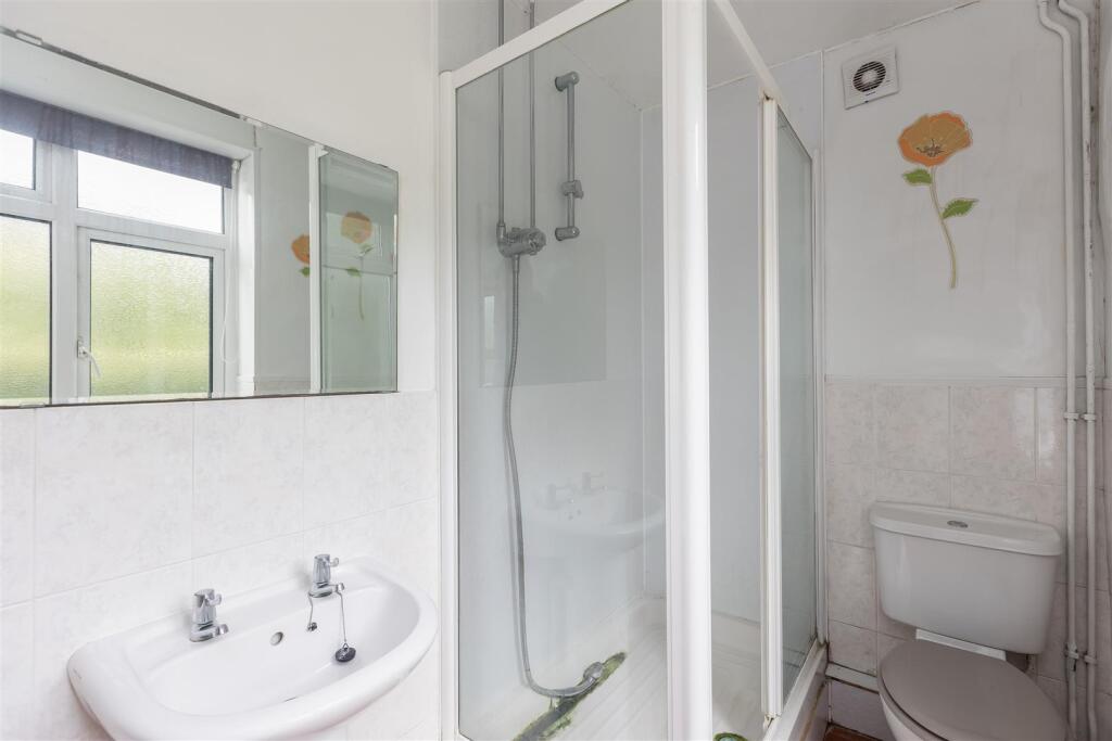 Hemsworth Lodge Shower Room.jpg