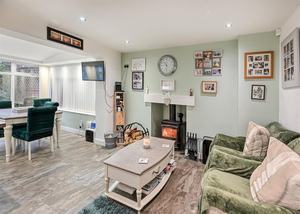2 Stokesay Avenue-09.jpg